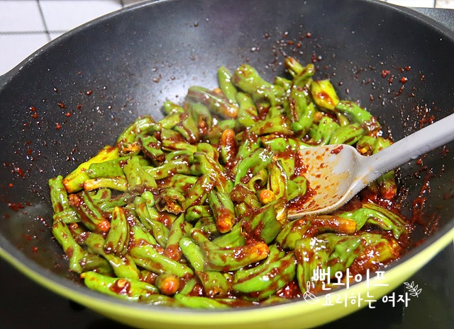 Stir-fry the shishito peppers — step photo 2