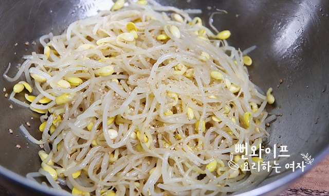 Season the soybean sprouts — step photo 2