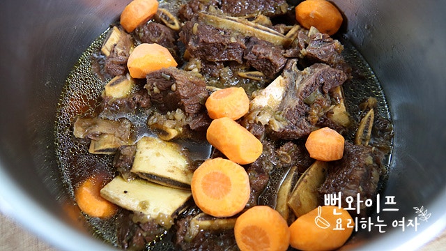 Add vegetables and simmer down — step photo 1