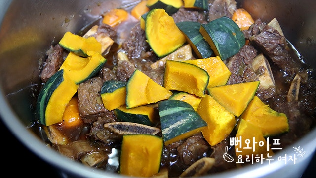 Add vegetables and simmer down — step photo 1