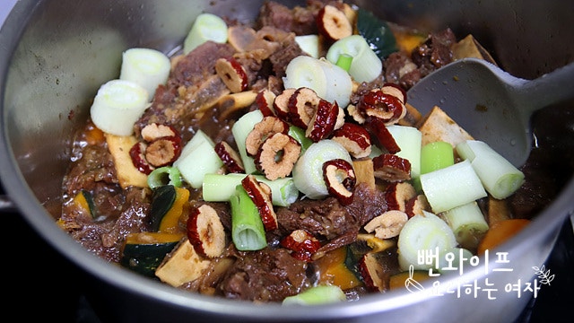 Add vegetables and simmer down — step photo 1