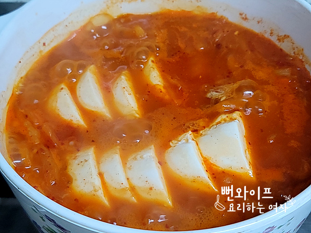 Add soft tofu and simmer — step photo
