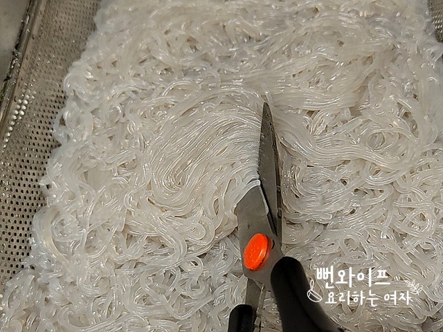 Boil the glass noodles — step photo 2