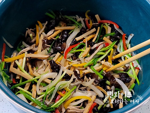 Combine ingredients and add finishing seasoning — step photo 1