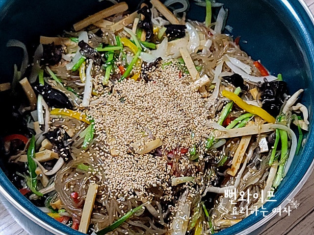 Combine ingredients and add finishing seasoning — step photo 1