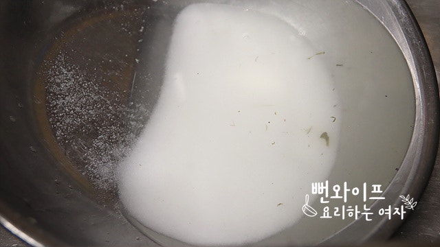 Clean the salted seaweed stems — step photo 2