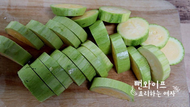 Slice the ingredients — step photo 1