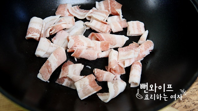 Add the ingredients and seasonings — step photo 1