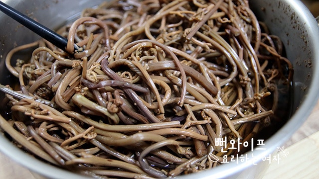 How to boil bracken fern — step photo 2
