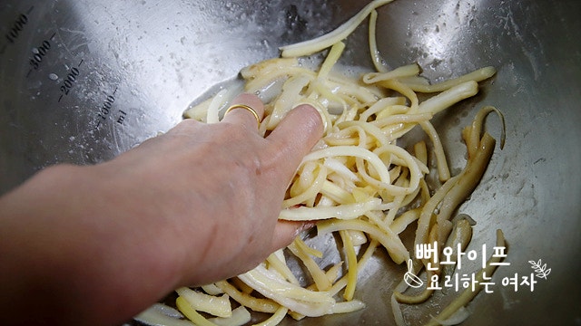 How to remove bitterness from bellflower root — step photo 2