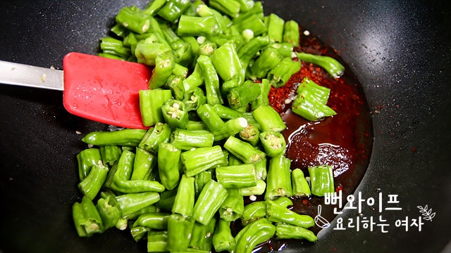 Simmer shishito peppers in sauce — step photo 2