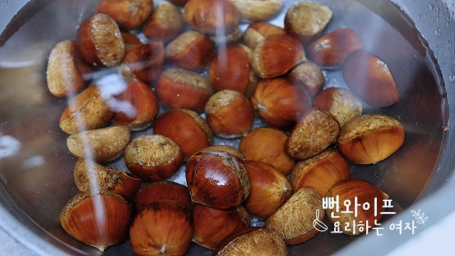 Washing the chestnuts — step photo 2