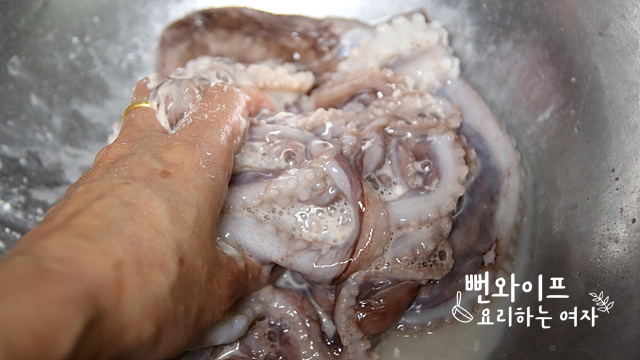 Wash the octopus — step photo 2
