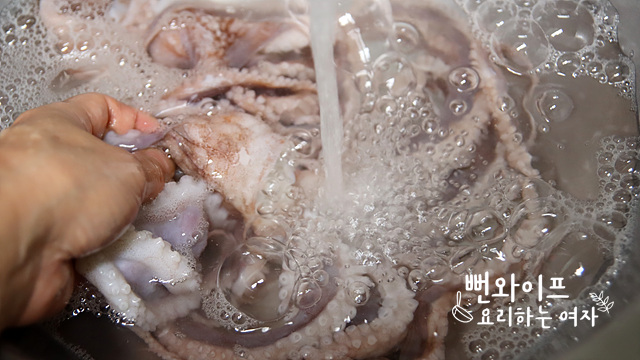 Wash the octopus — step photo 3