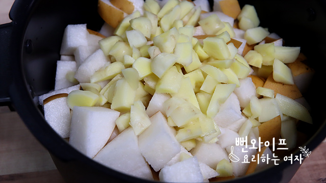 Add ingredients to the rice cooker — step photo