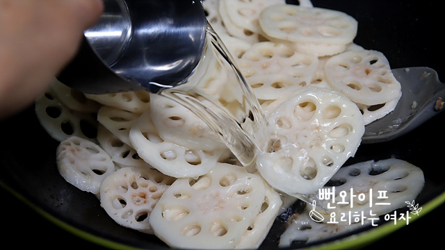 연근 졸이기 사진 1