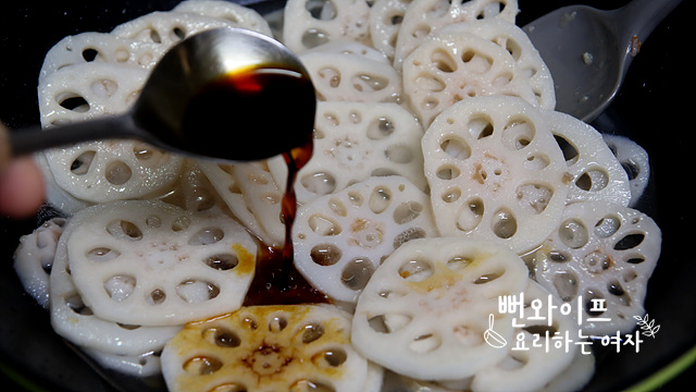 연근 졸이기 사진 1