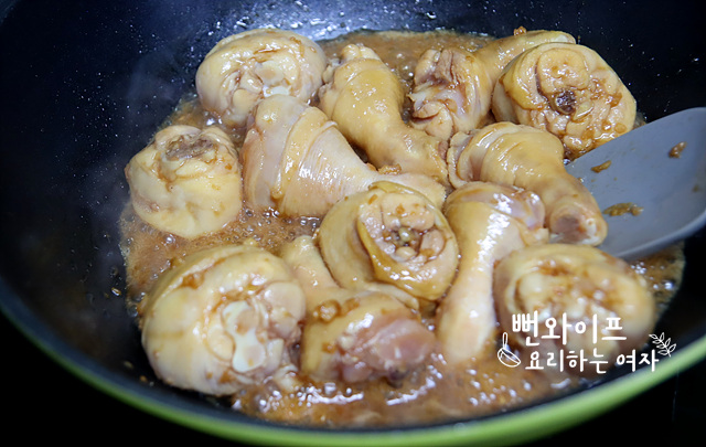 기름에 닭 볶아 주기 사진 2